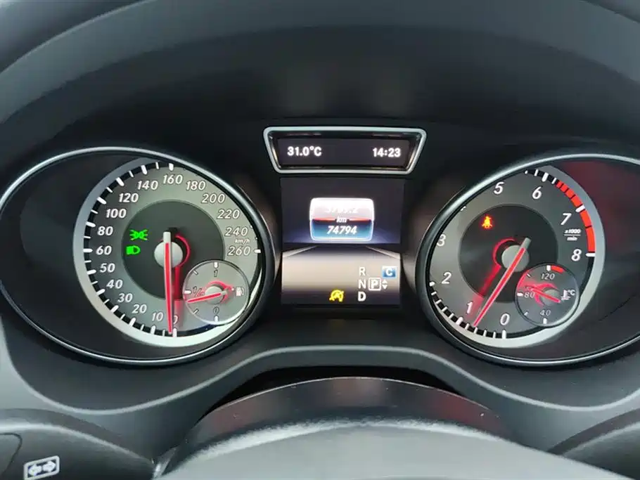 Mercedes-Benz GLA 2016 GLA 200 Dynamic фото 14