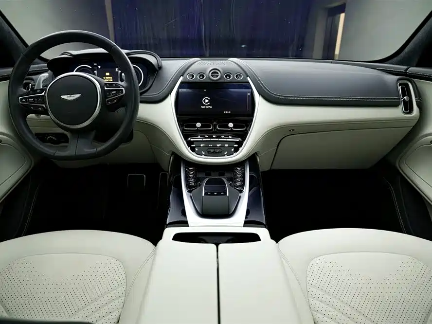 ASTON MARTIN DBX