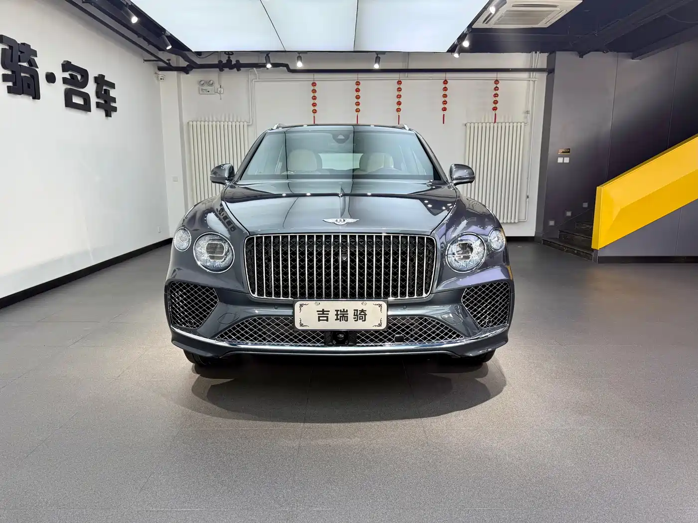 Bentley Bentayga 2025 2024 4.0T V8 Long Wheelbase Yadu Edition