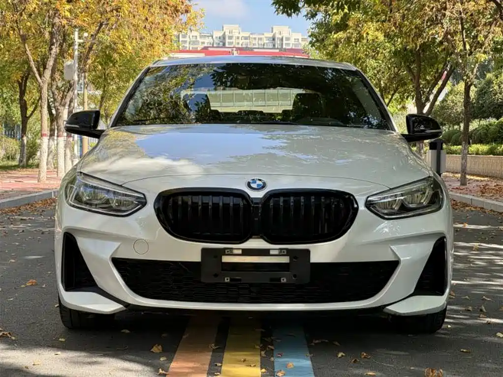 BMW 1 Series 2023 120i M Sport Shadow Edition фото 2