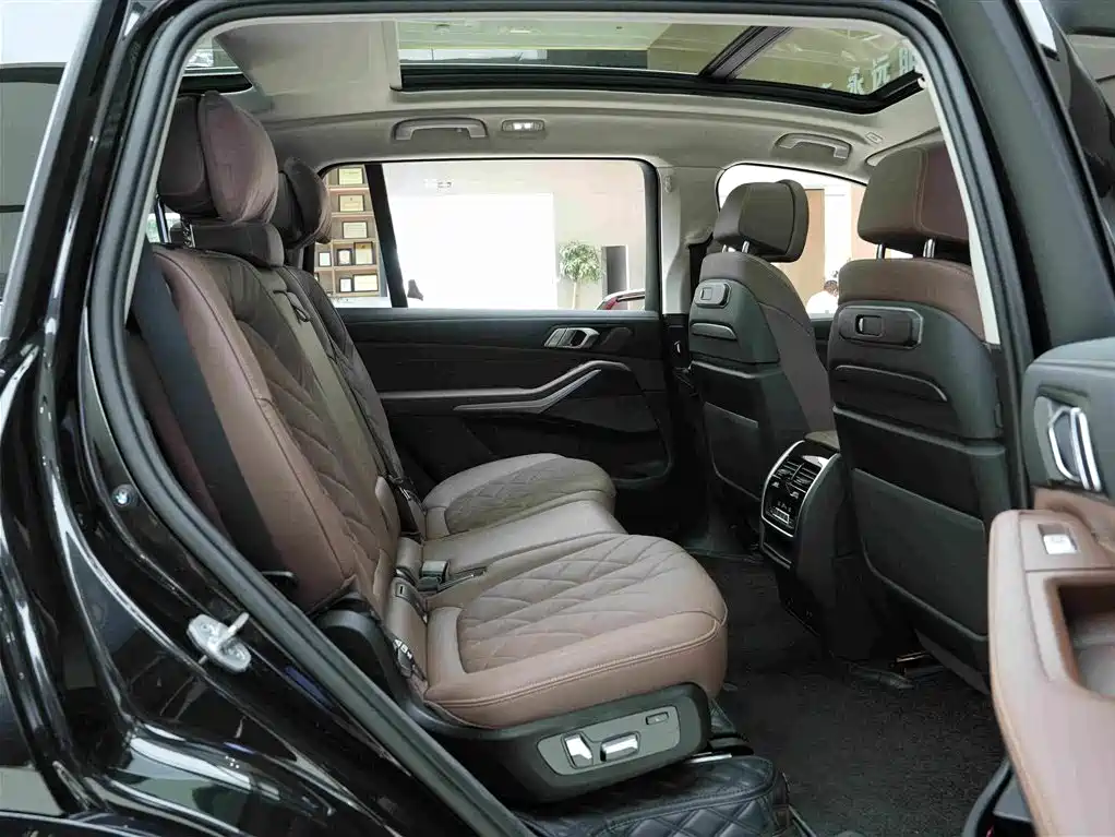 BMW X7 2024 2023 xDrive40i Leading Luxury Package