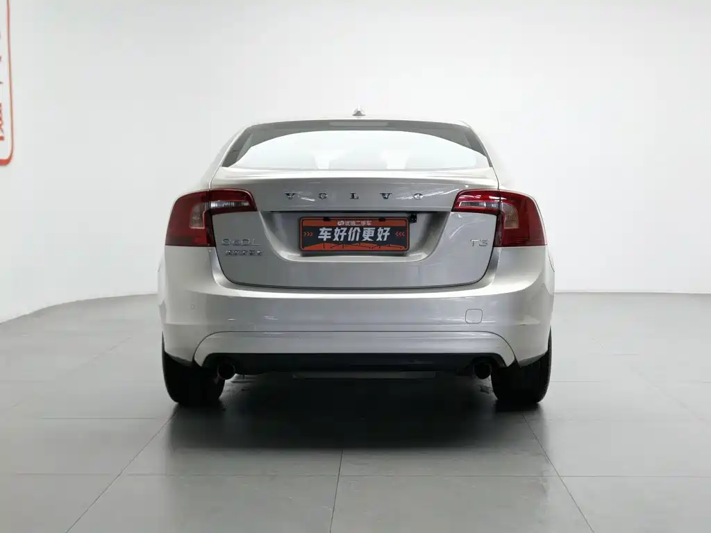Фото 4 - Volvo S60