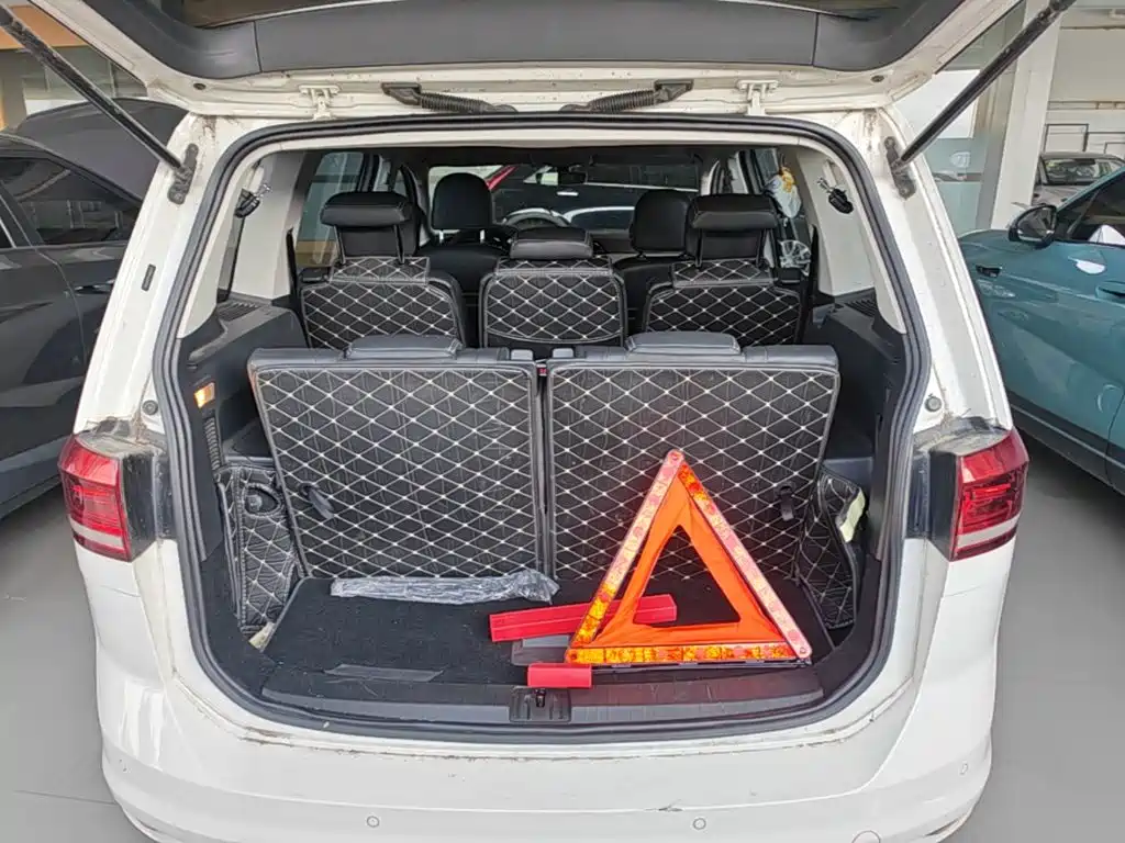Photo 19 - Volkswagen Touran