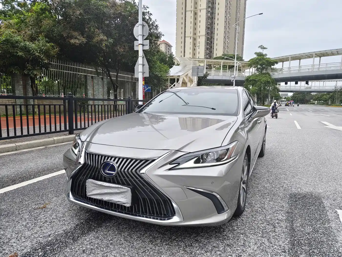 Фото 1 - Lexus ES