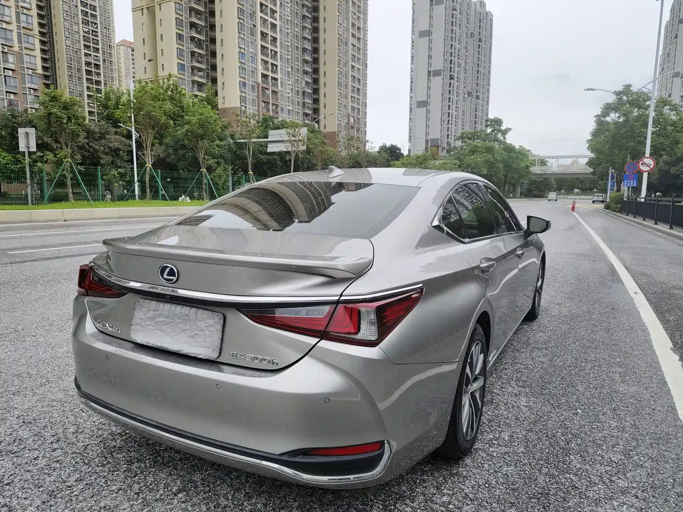 Фото 4 - Lexus ES