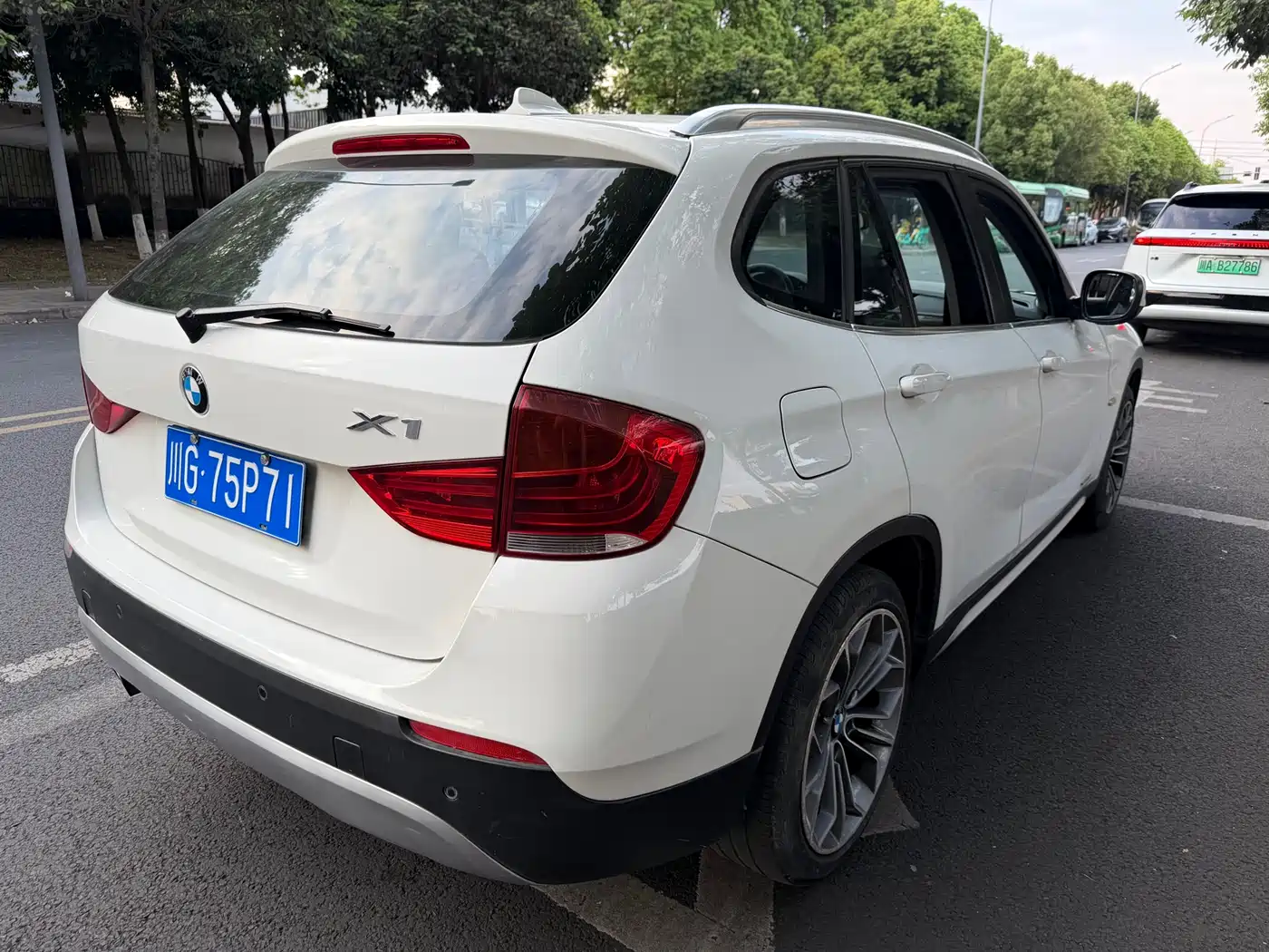 BMW X1 2012 xDrive28i Luxury Model фото 7