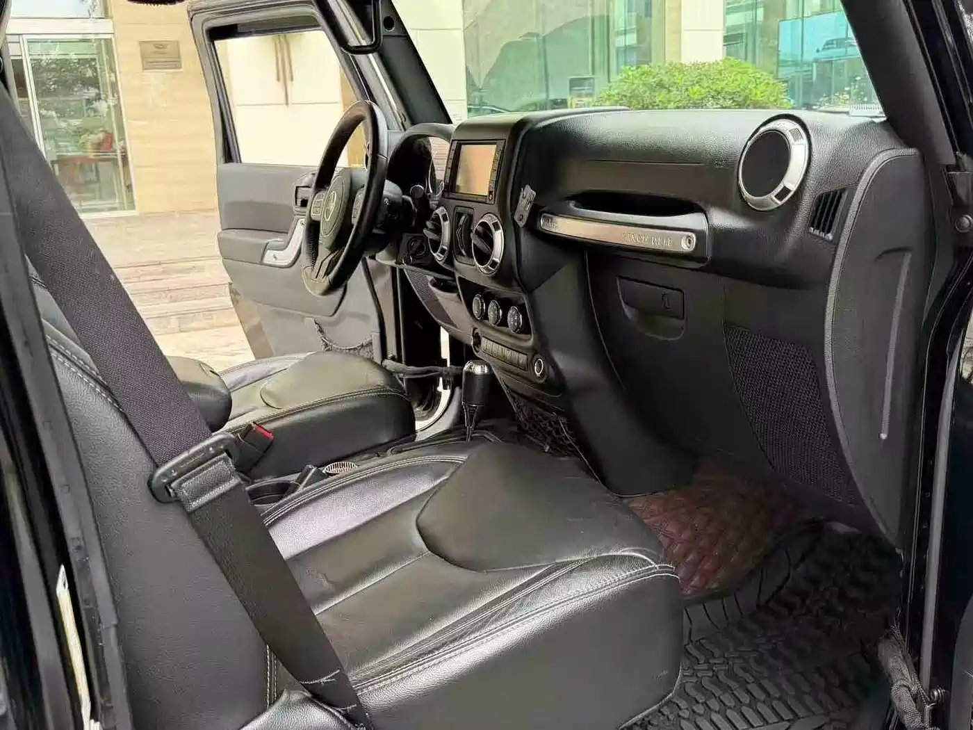 Photo 7 - Jeep Wrangler