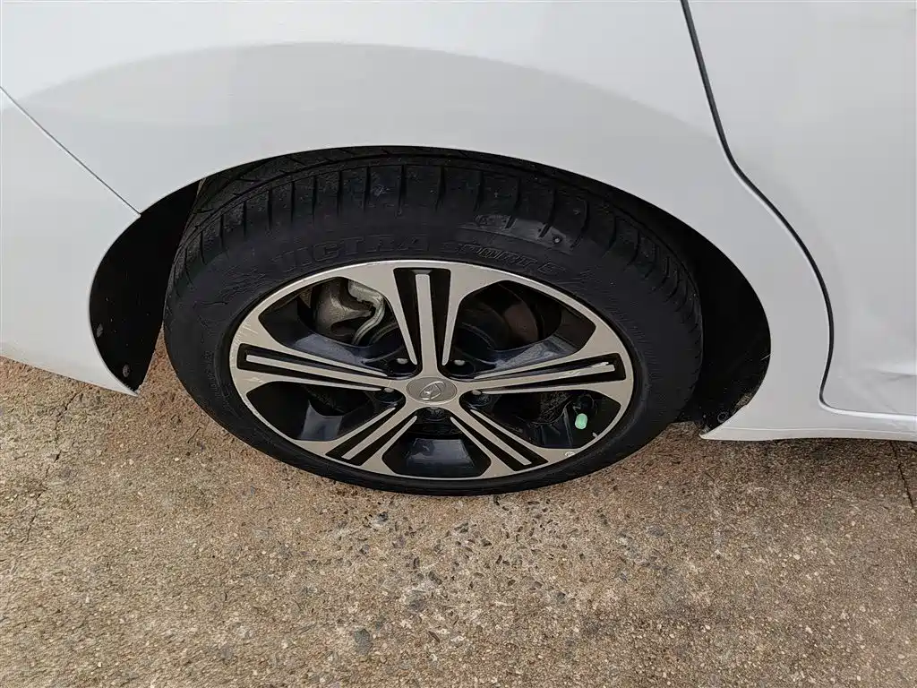 Hyundai Elantra 2018 1.4T DCT Dynamic·Vitality Model фото 26