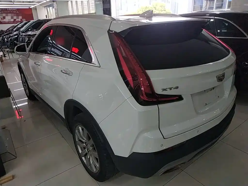Фото 23 - Cadillac XT4