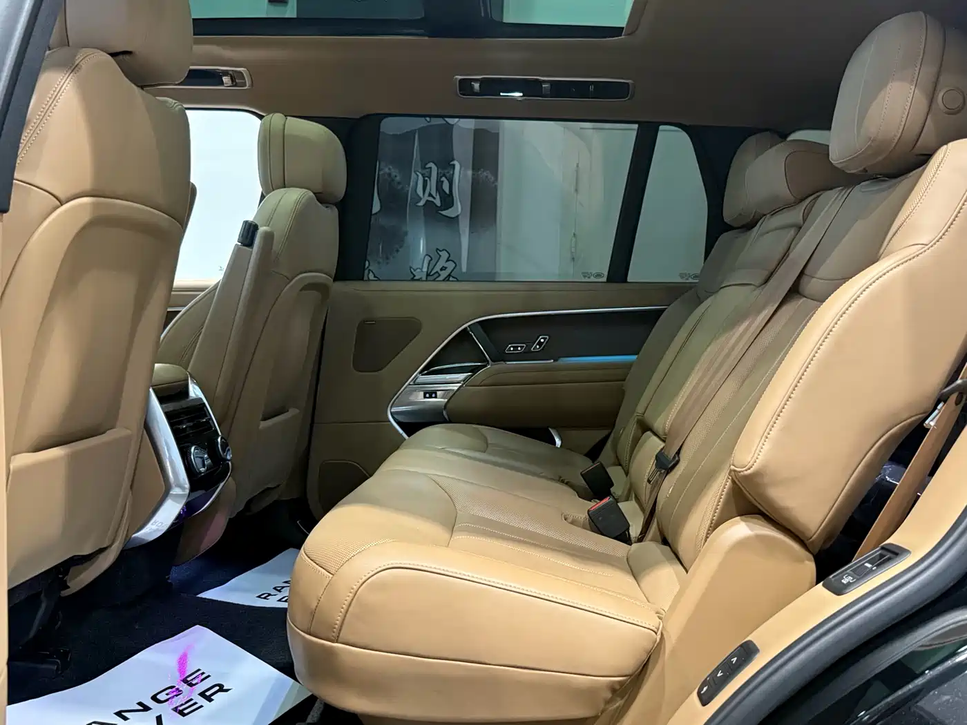 Land Rover Range Rover 2024 3.0 L6 400PS Golden Age Extended 7-Seater фото 15