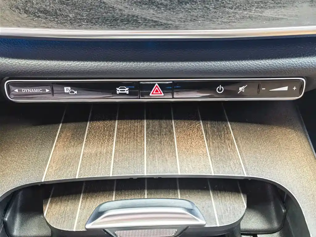 Mercedes-Benz E-Class 2024 E 300 L Fashion фото 32