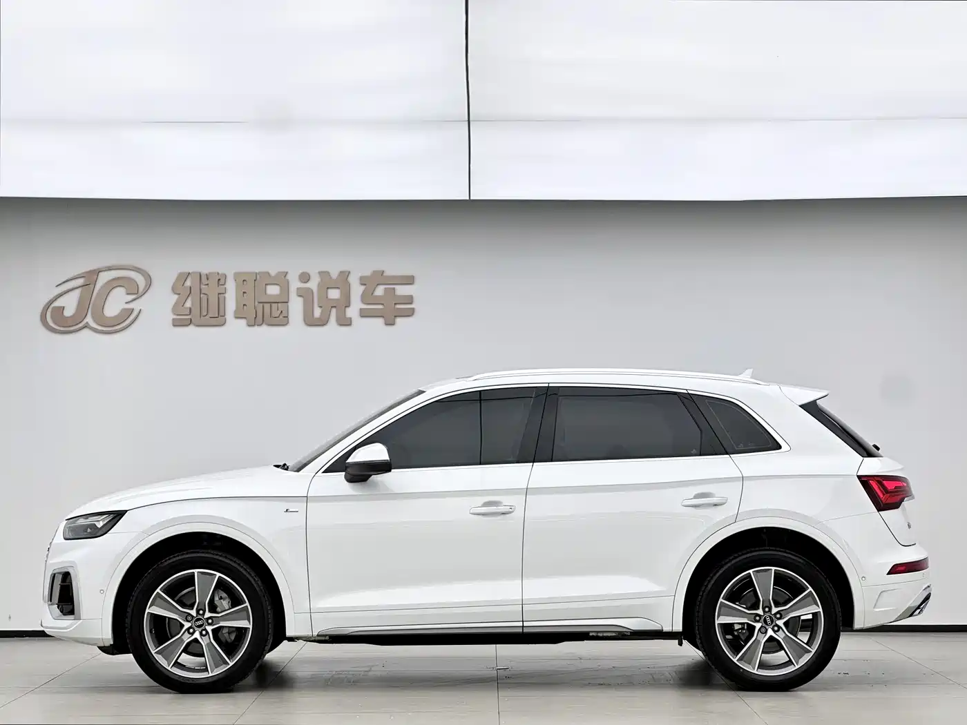 Audi Q5L 2022 45T Luxury Dynamic фото 13