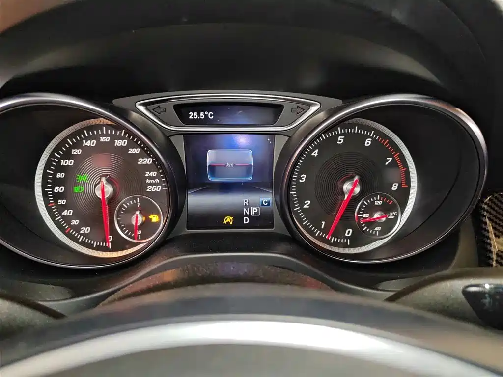 Mercedes-Benz GLA 2018 GLA 200 Dynamic фото 4