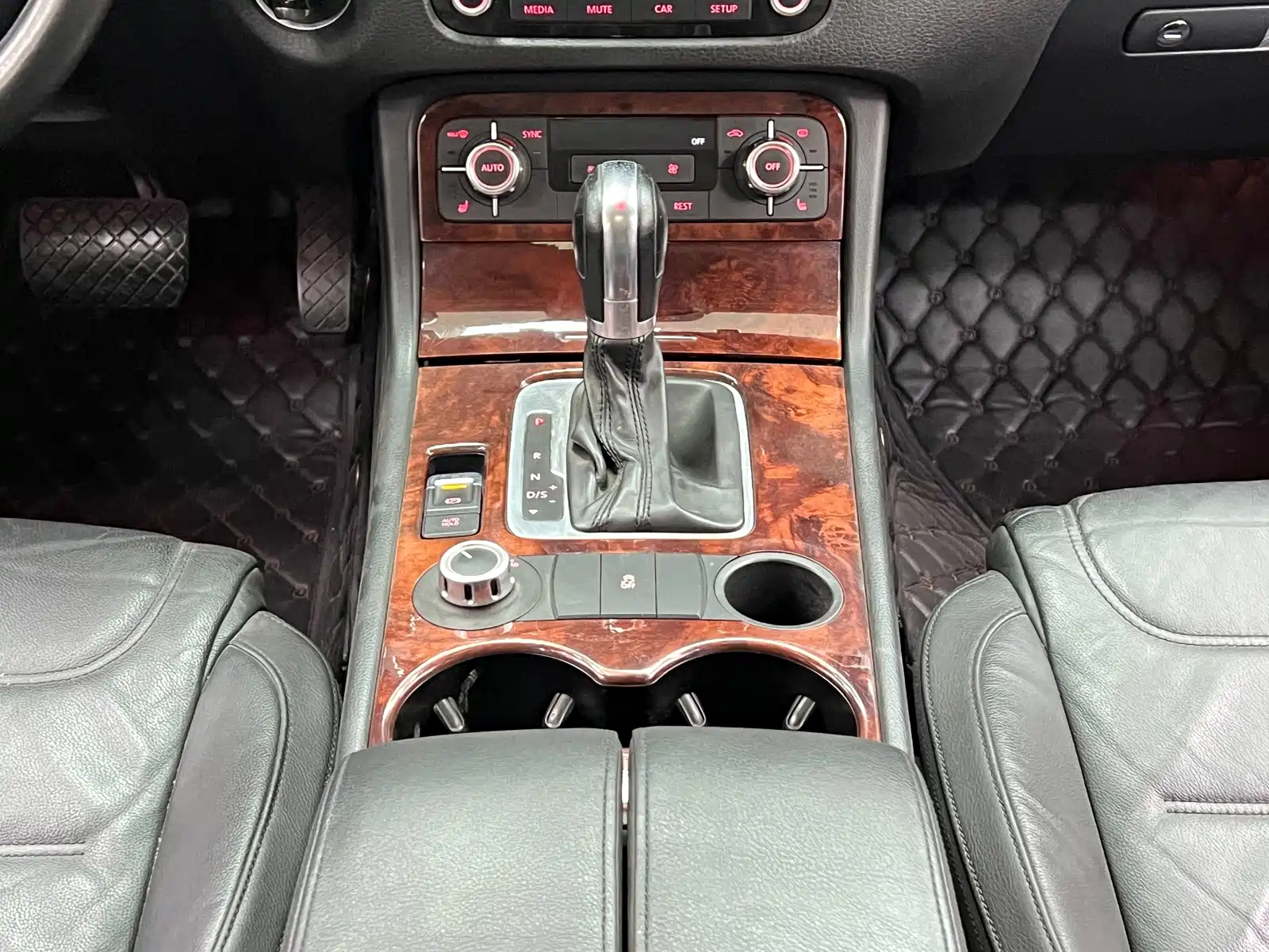 Фото 7 - Volkswagen Touareg