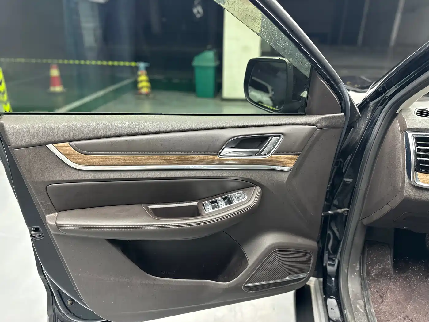 Roewe RX8 2018 2018 30T Internet-connected 2WD Ultimate Edition