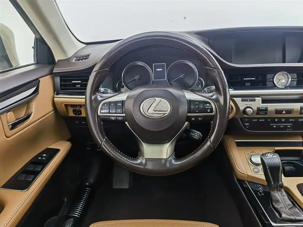 Lexus ES 2015 300h Comfort Edition фото 11
