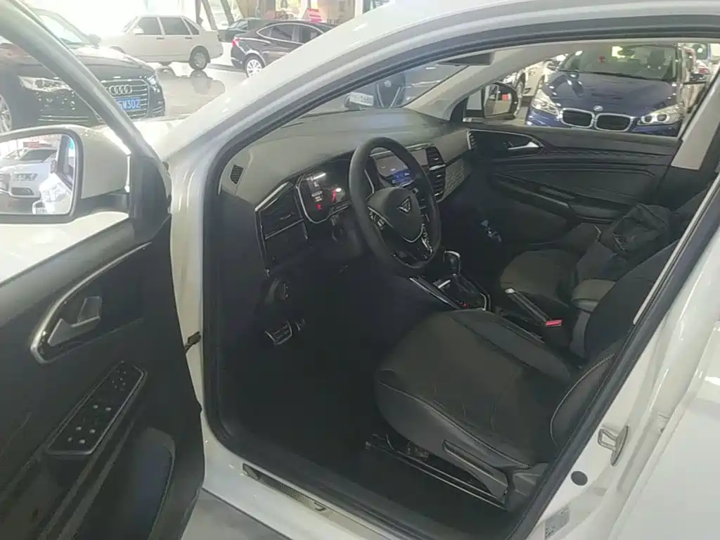 Photo 16 - Jetta VS5
