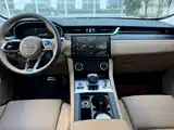 Фото 13 - Jaguar F-PACE