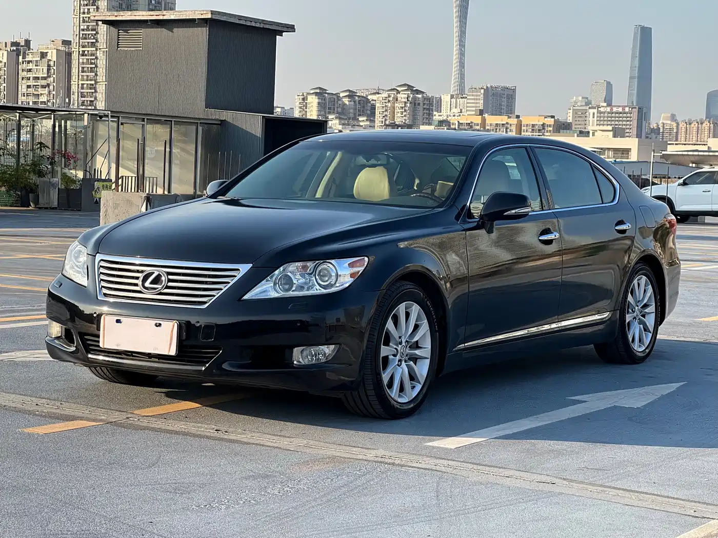 Фото 1 - Lexus LS