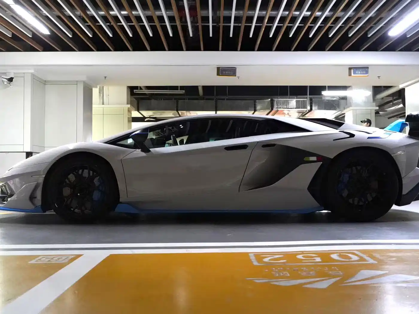 Lamborghini Aventador 2012 2011 LP 700-4