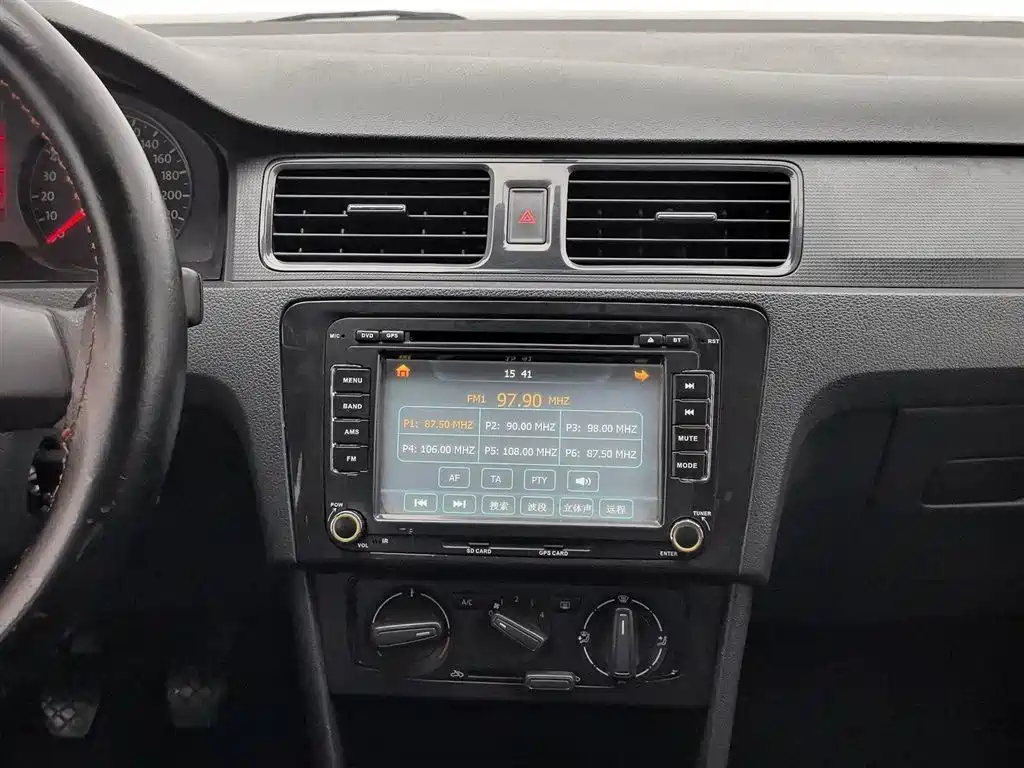 Volkswagen Santana 2013 1.6L Manual Trend Edition фото 12