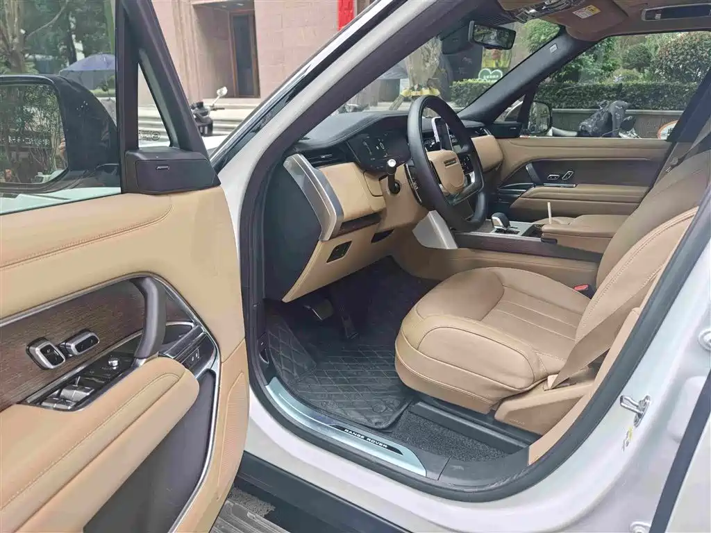 Photo 6 - Land Rover Range Rover