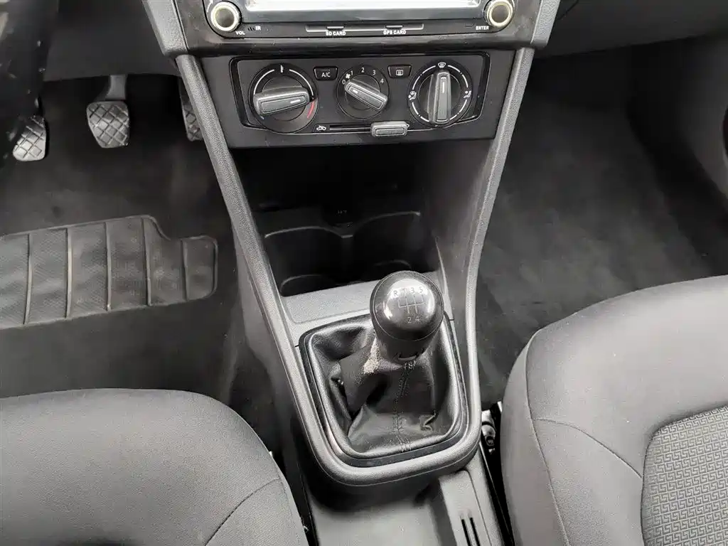 Volkswagen Santana 2013 1.6L Manual Trend Edition фото 13