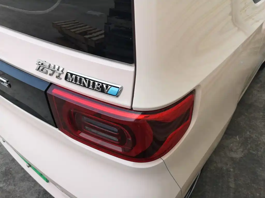 Фото 8 - Wuling Motors Hongguang MINIEV