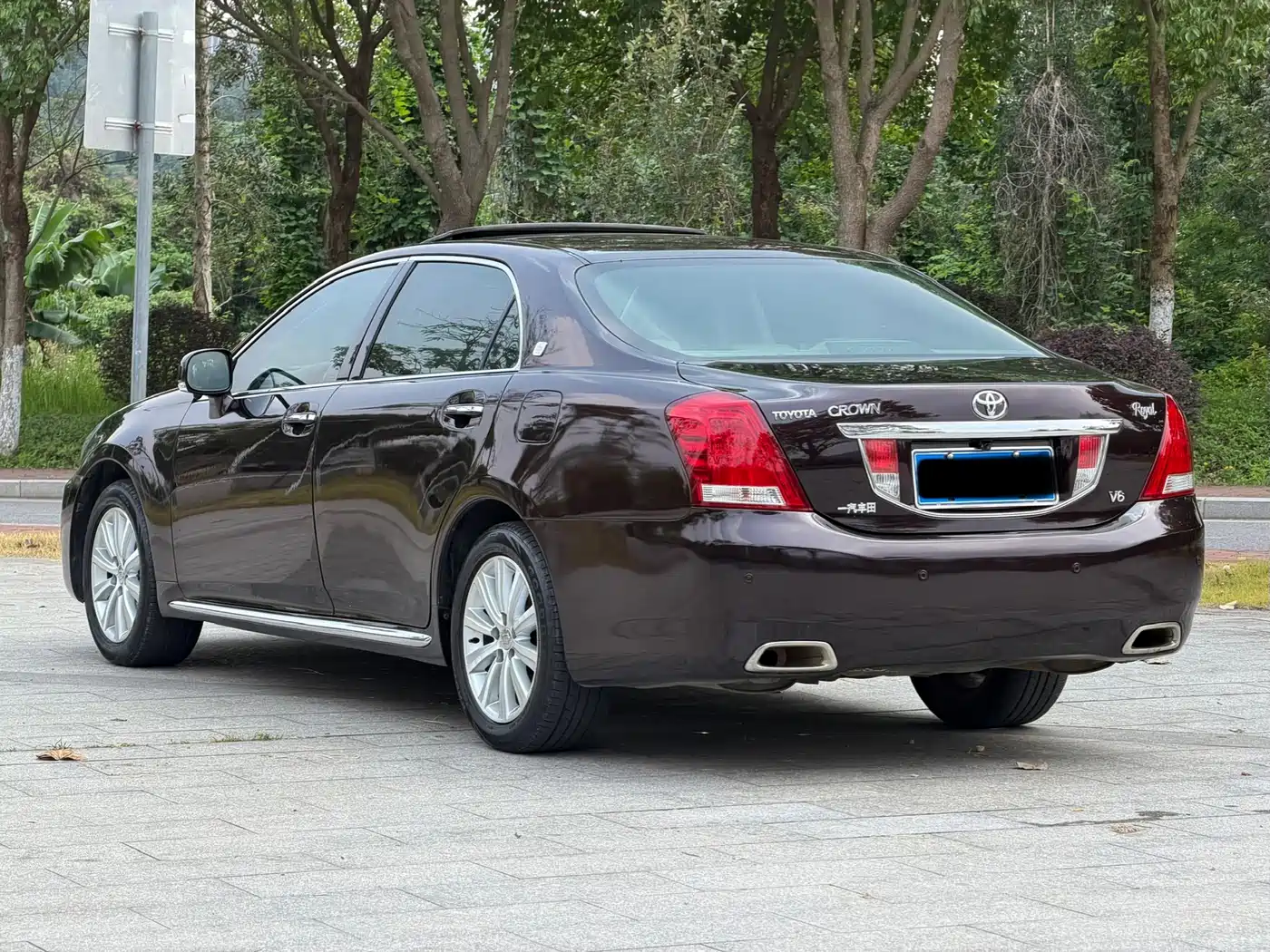 Toyota Crown 2011 2.5L Royal Leather Sunroof Special Edition фото 7
