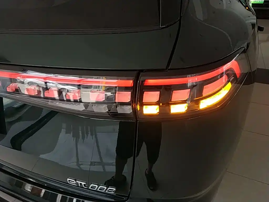 Dongfeng Yipai eπ008 2025 2026 6-seater Extended Range Family Edition