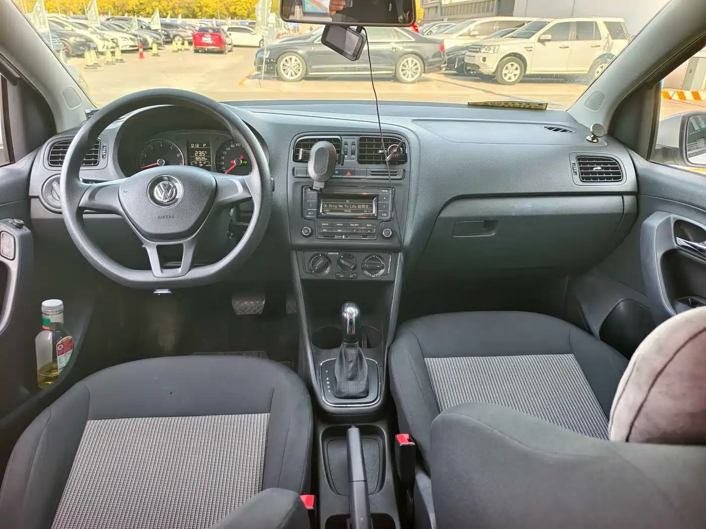 Volkswagen Polo 2016 1.4L Automatic Trend фото 12