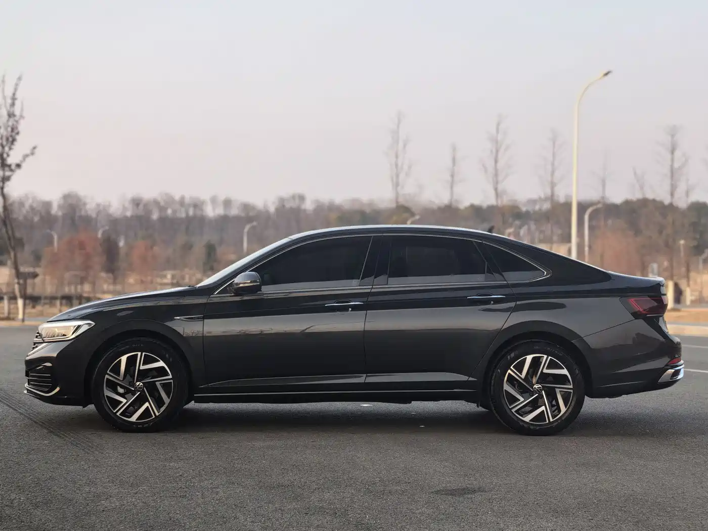Volkswagen Sagitar 2023 300TSI DSG Surpassing Edition фото 11