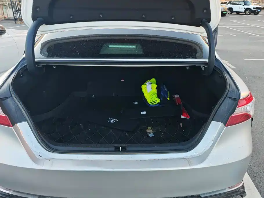 Фото 4 - Toyota Camry