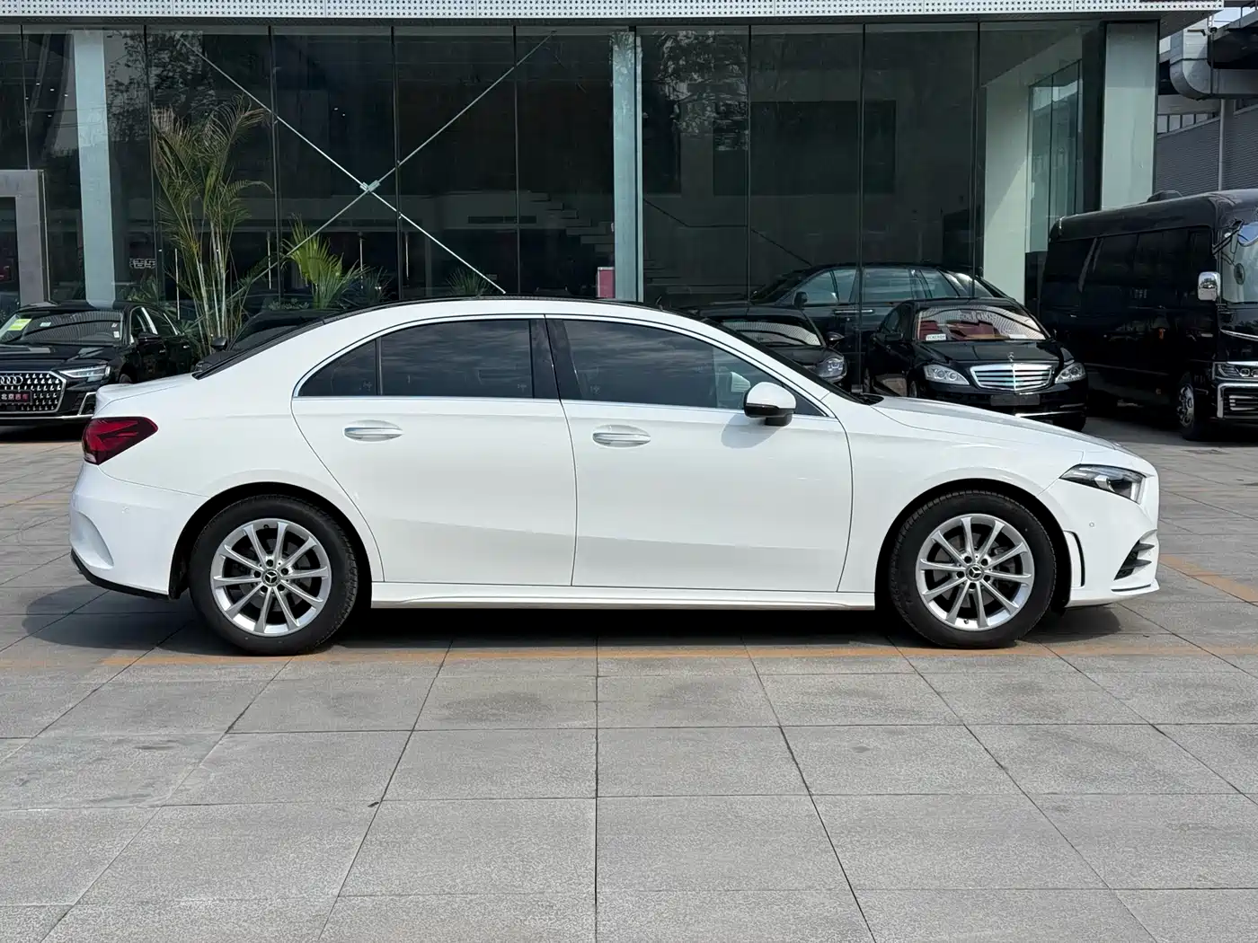 Mercedes-Benz A-Class 2019 A 200 L Sport Sedan фото 4