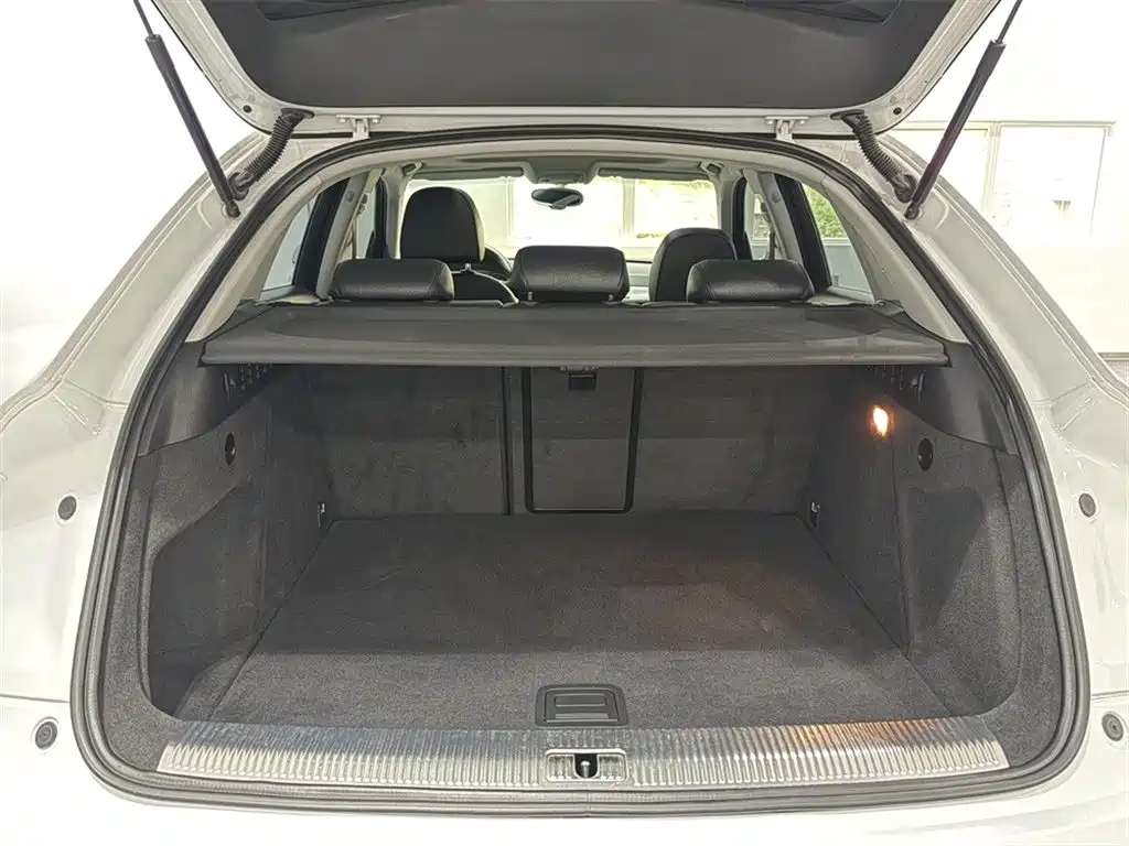 Фото 9 - Audi Q3 (Import)