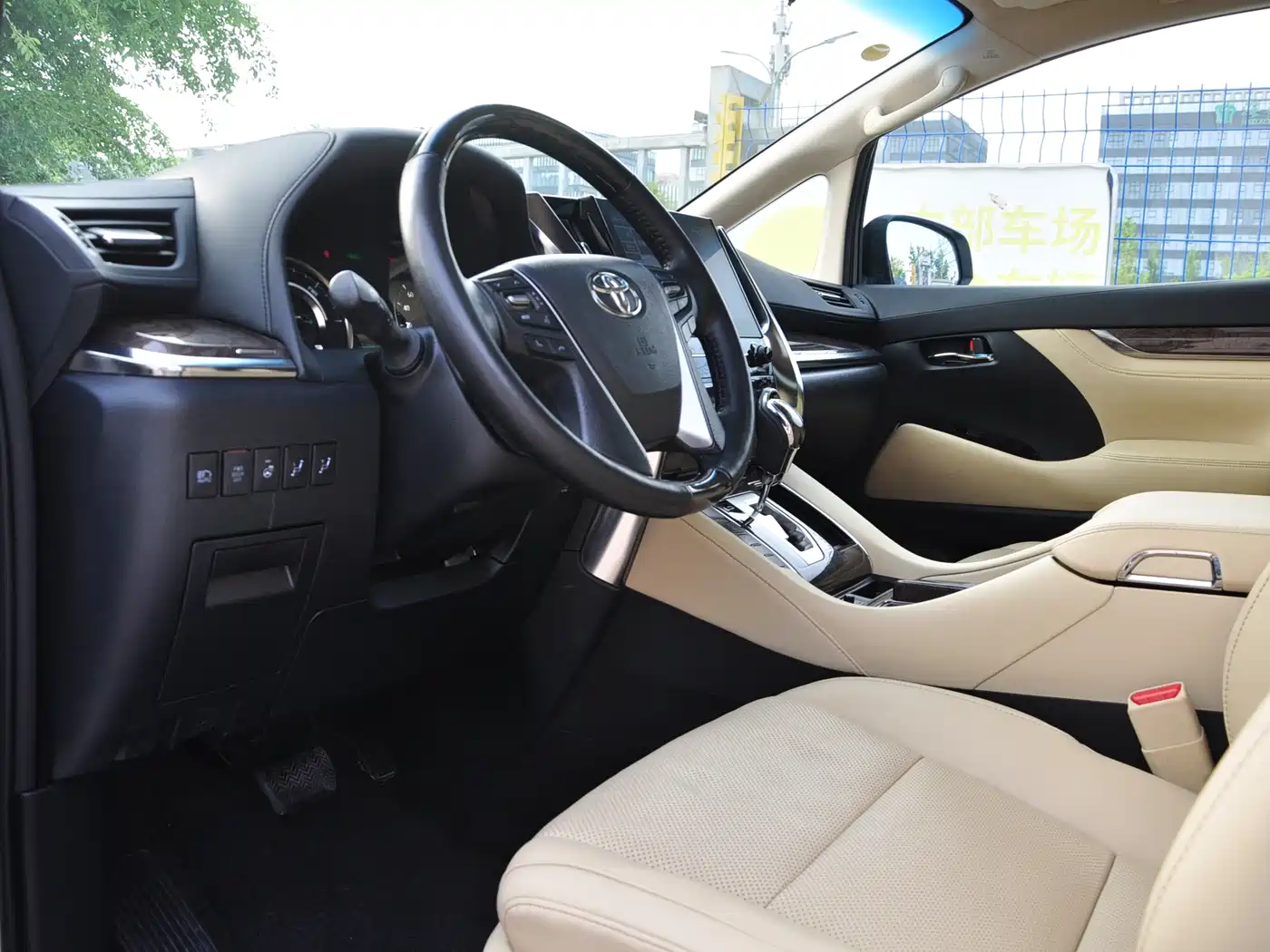 Toyota Alphard 2021 Hybrid 2.5L Premium фото 14