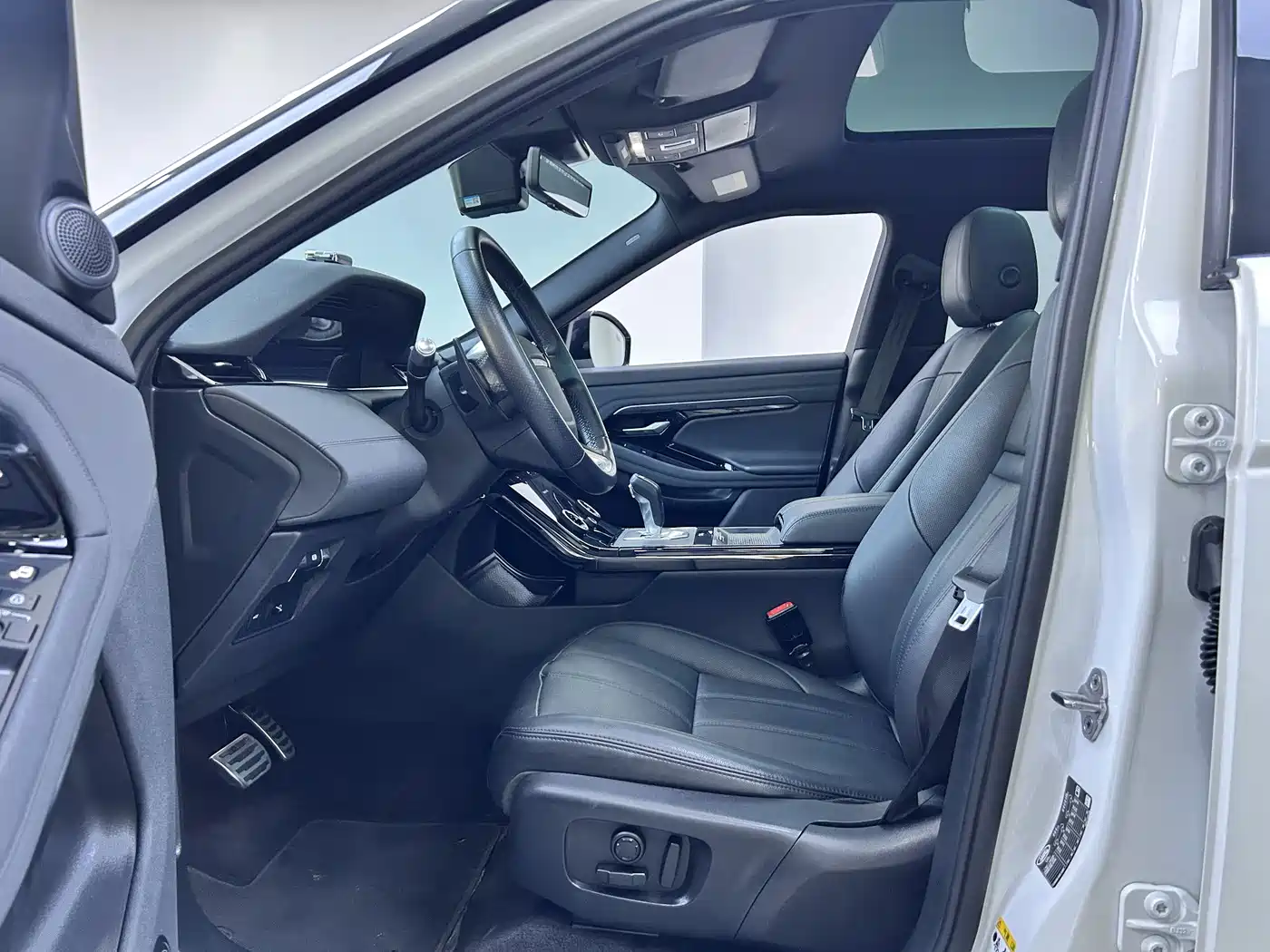 Land Rover Range Rover Evoque 2020 249PS R-DYNAMIC SE Sport Tech Edition фото 7