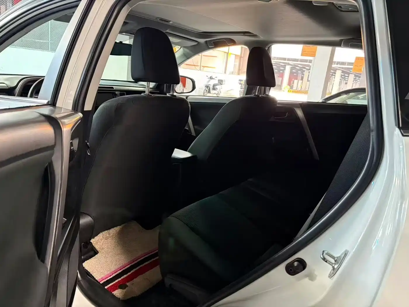Фото 6 - Toyota RAV4
