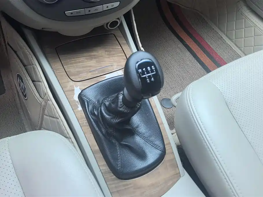 Buick Excelle 2015 1.5L Manual Premium фото 16