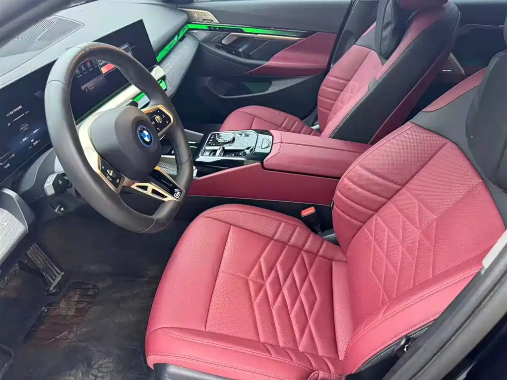 Фото 8 - BMW i5