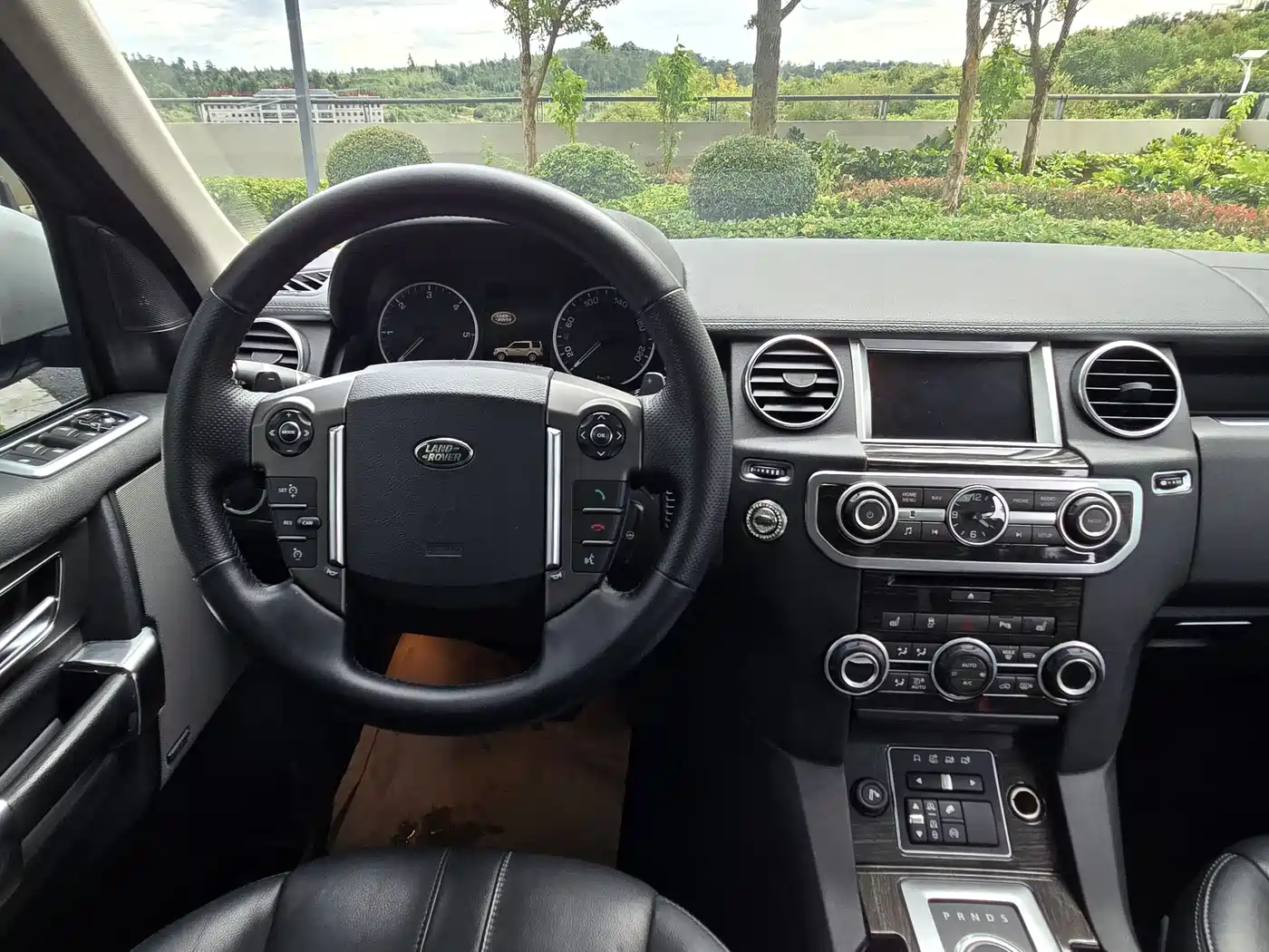 Land Rover Discovery 2015 3.0 SDV6 HSE Diesel фото 10