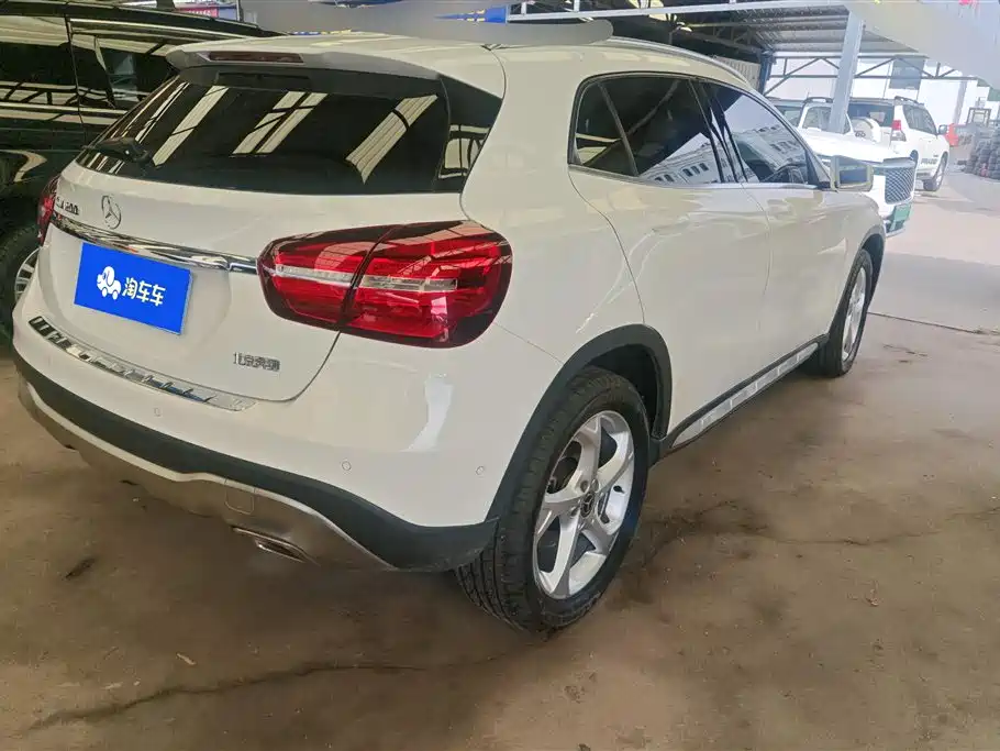 Mercedes-Benz GLA 2018 GLA 200 Dynamic фото 3
