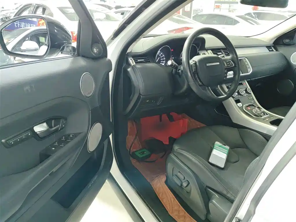 Land Rover Range Rover Evoque 2015 2.0T 5-Door Intelligent Edition фото 13