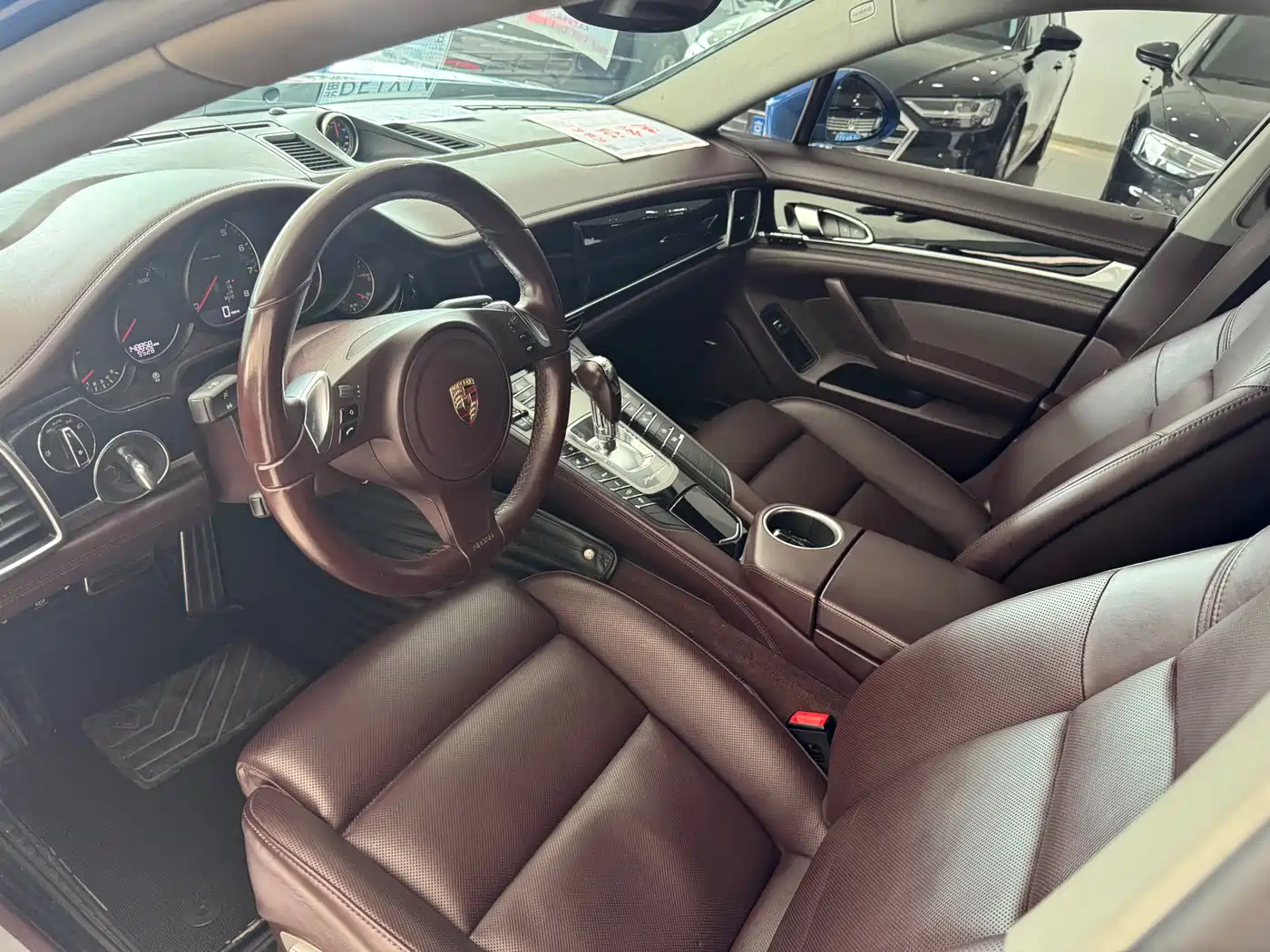Photo 4 - Porsche Panamera