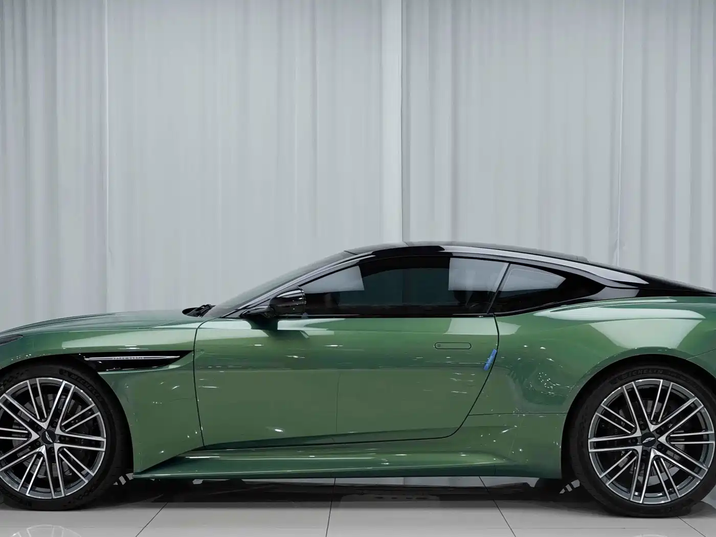 Aston Martin DB12 2024 2025 4.0T V8 Coupe