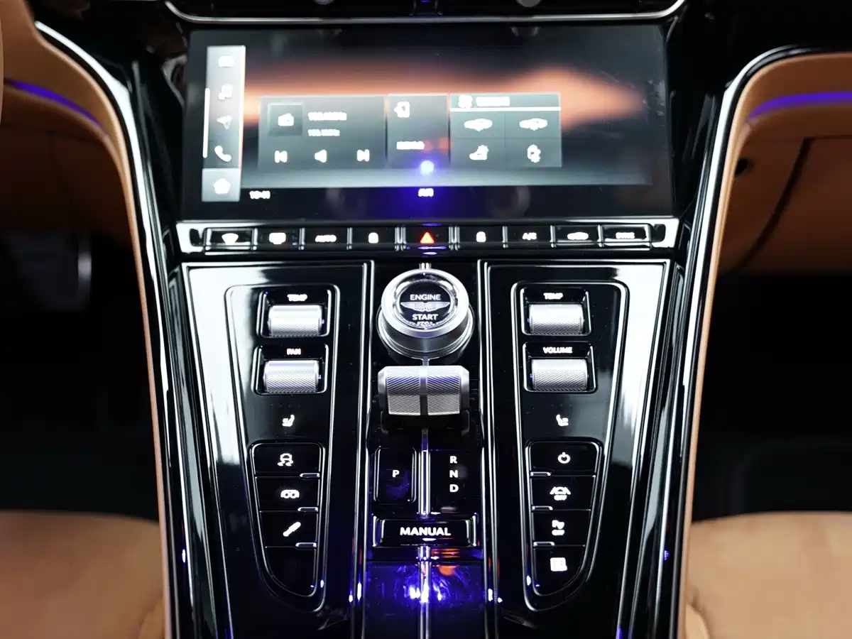 Aston Martin DB12 2024 2025 4.0T V8 Coupe