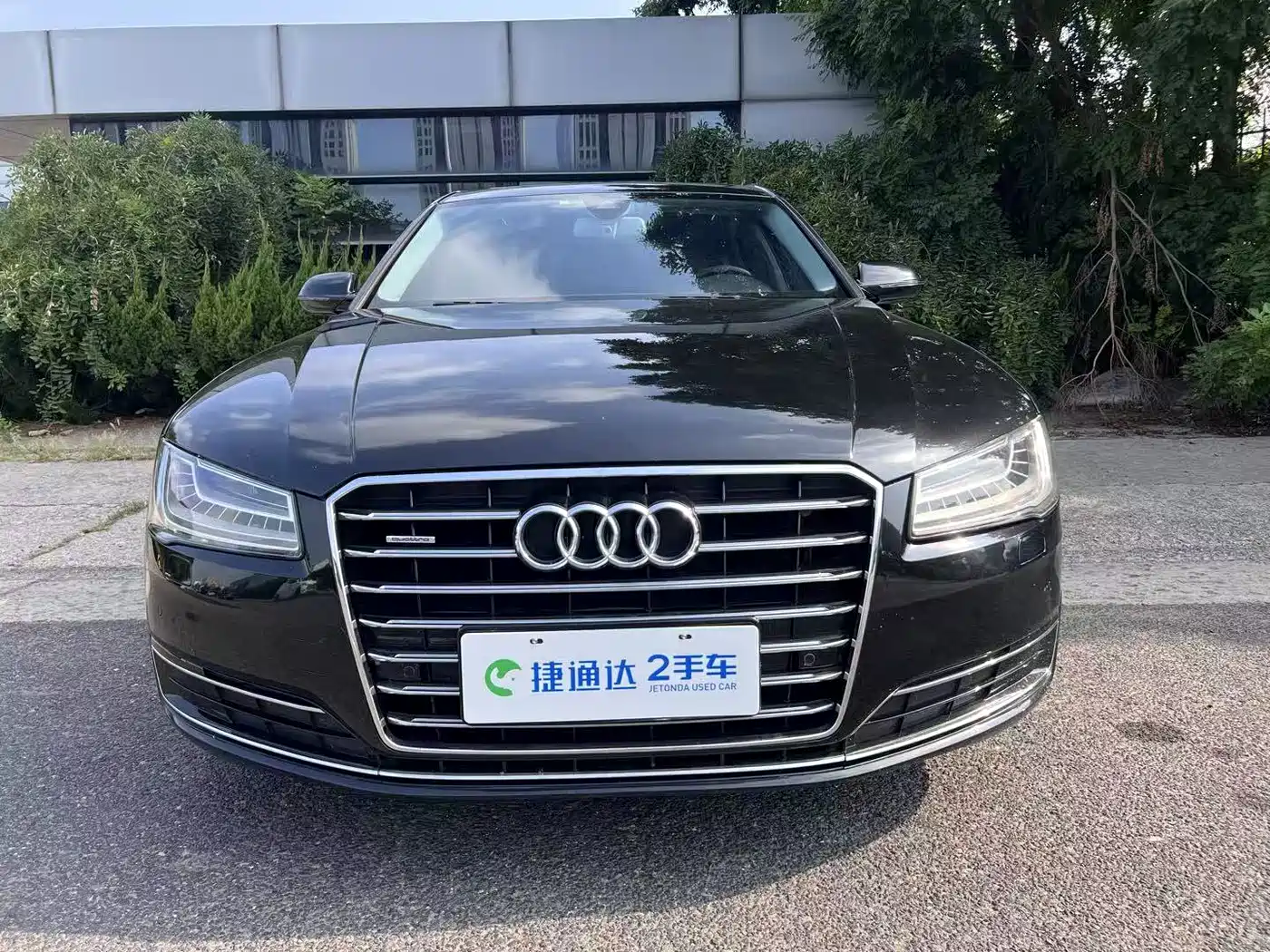 Фото 2 - Audi A8