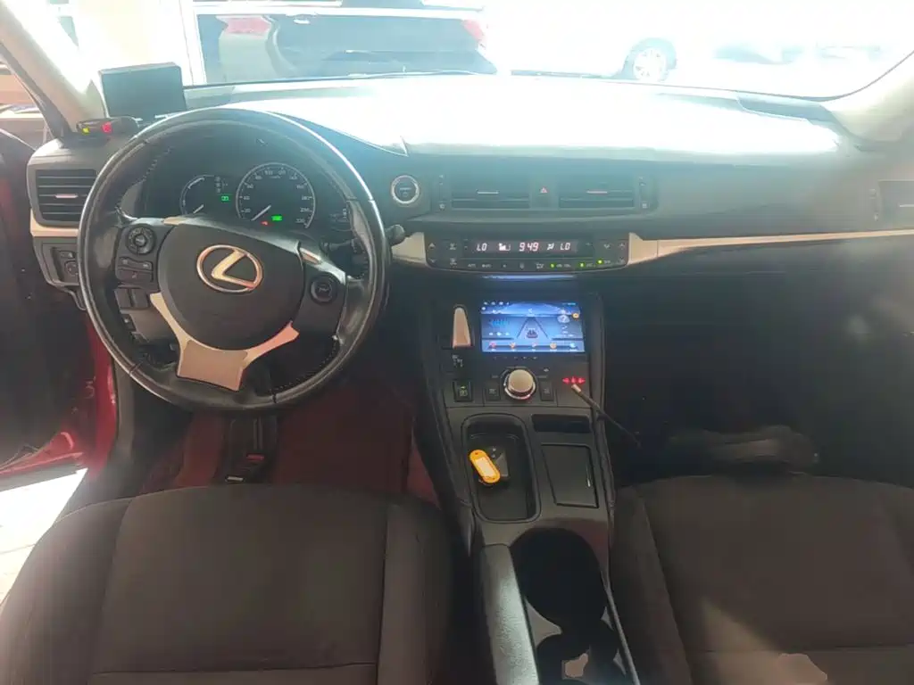 صورة 10 - Lexus CT