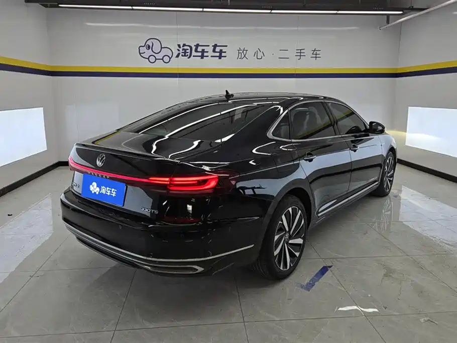 Volkswagen Passat 2022 330TSI Luxury Edition фото 3