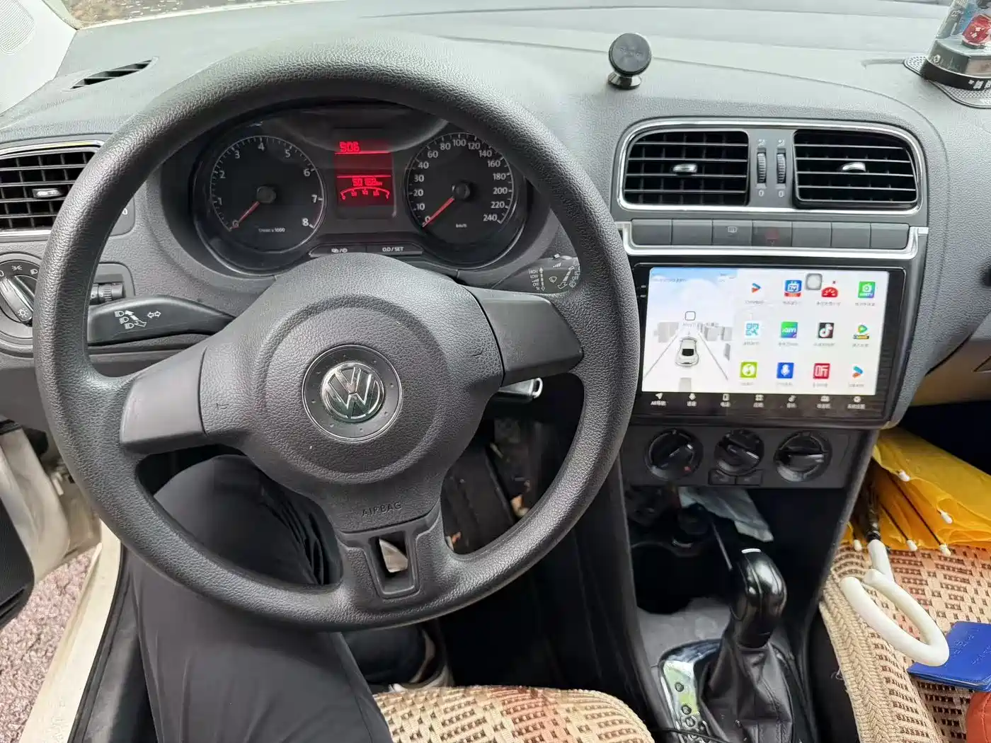 Volkswagen Polo 2014 1.4L Automatic Comfort Edition фото 6